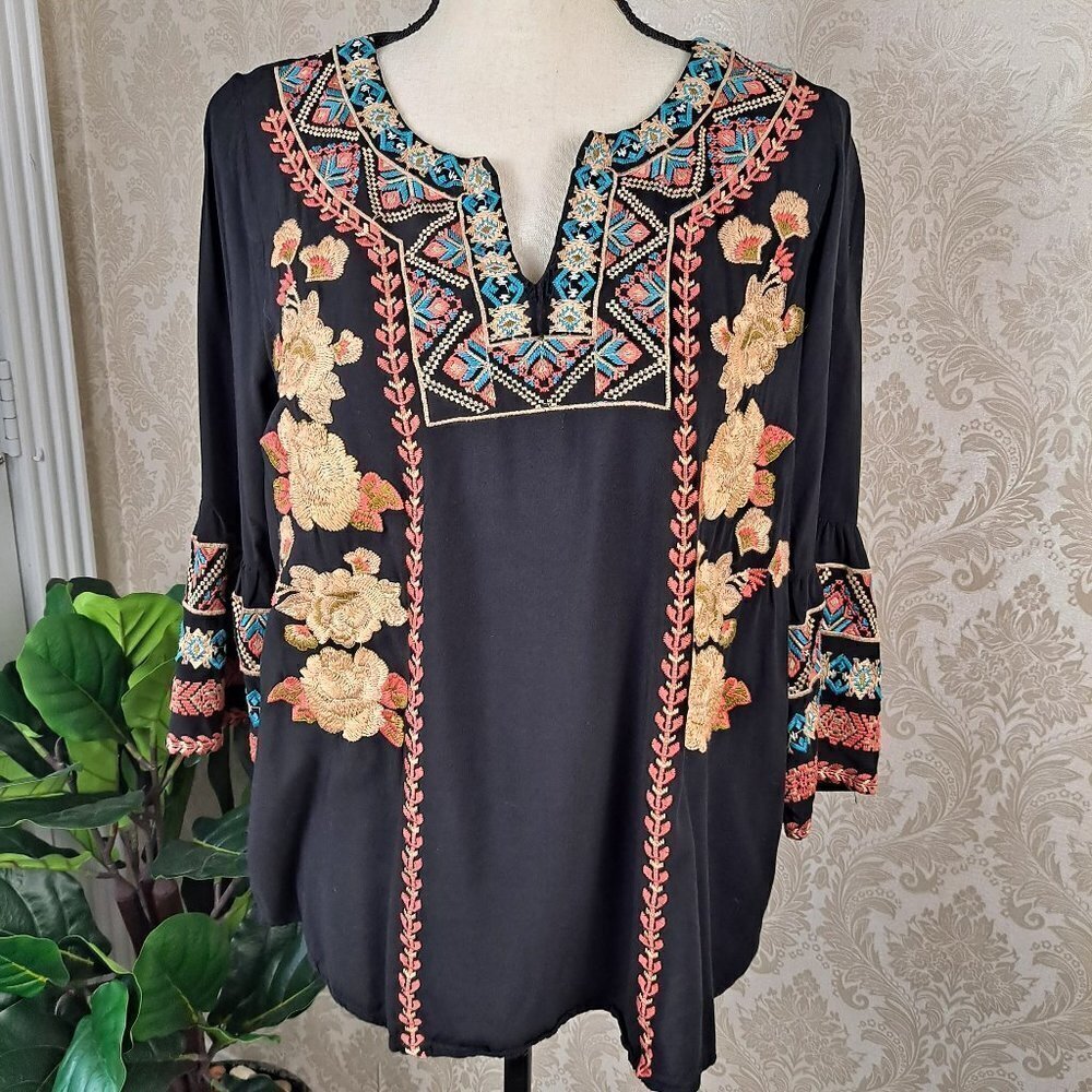 Madeline Sparklestein Size Small Black Floral Embroidered blouse Bell Sleeve EUC